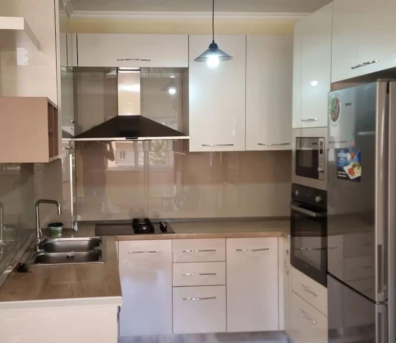 New & Great Located Apartment Near Center 티라나 외부 사진