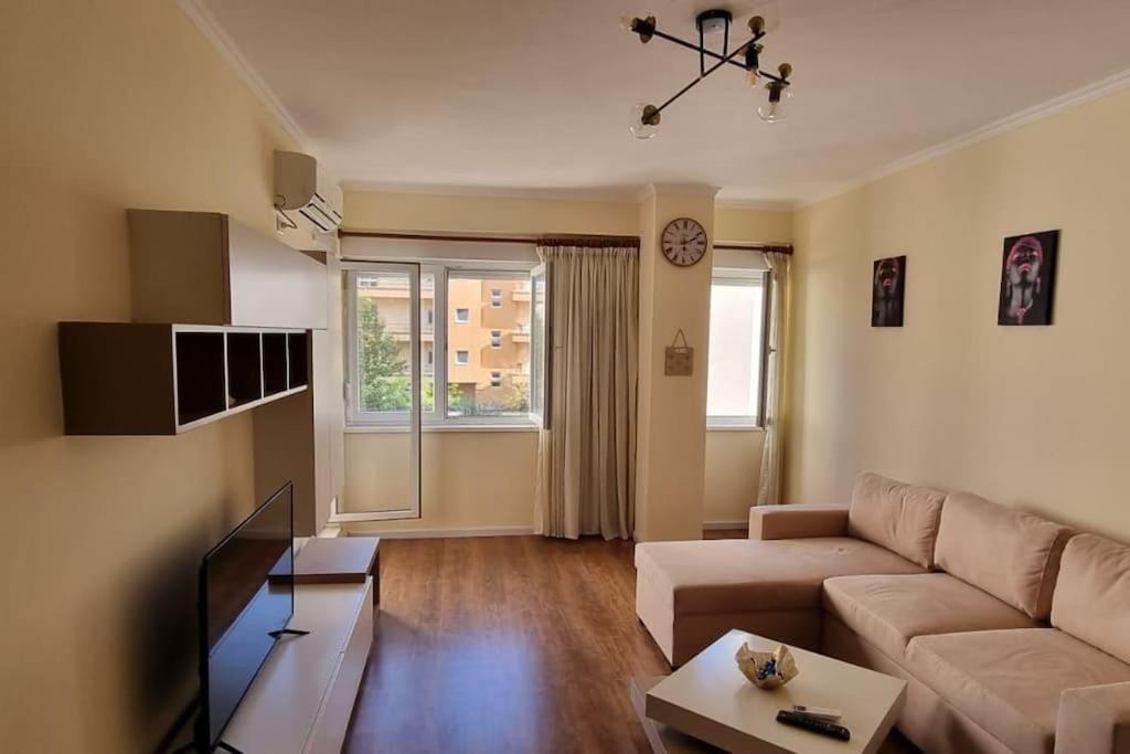 New & Great Located Apartment Near Center 티라나 외부 사진