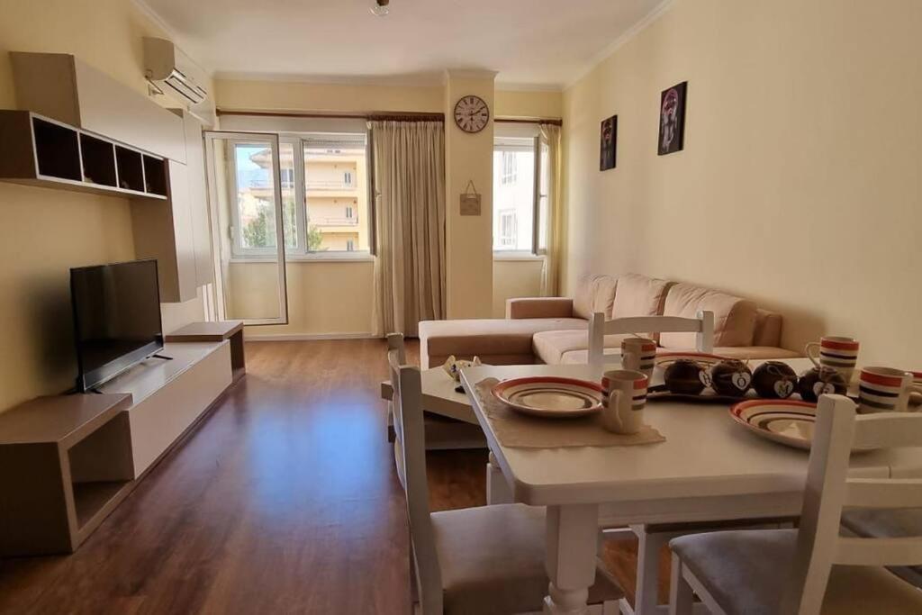 New & Great Located Apartment Near Center 티라나 외부 사진