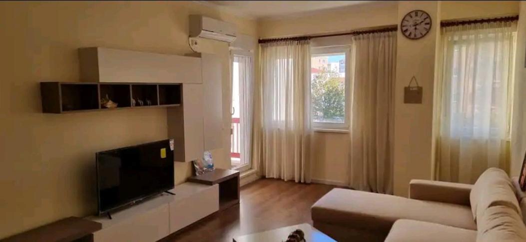 New & Great Located Apartment Near Center 티라나 외부 사진
