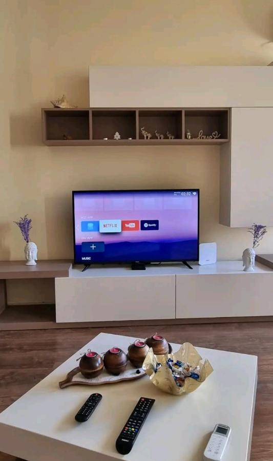New & Great Located Apartment Near Center 티라나 외부 사진